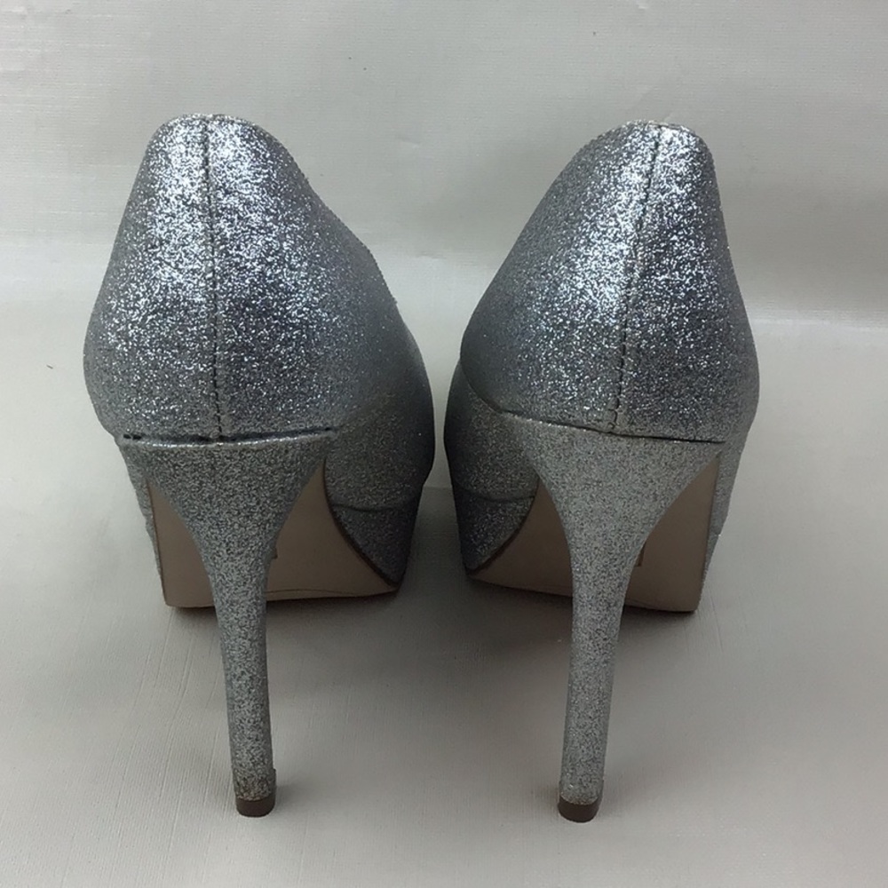 Silver Heels Size 8.5 - Picture 4 of 6